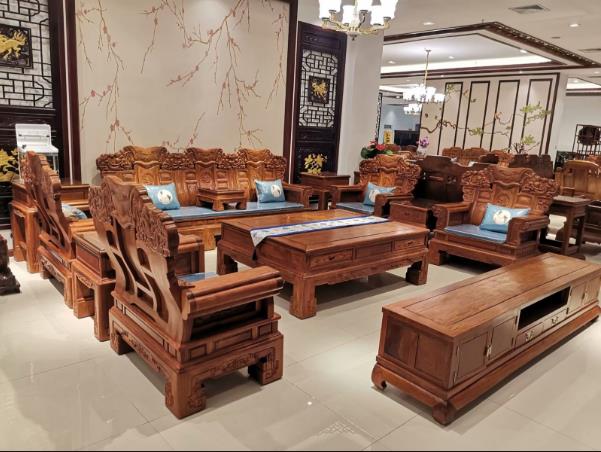 西安老紅木家具回收，老紅木寫(xiě)字臺(tái)，老紅木太師椅，老紅木多寶閣，老紅木沙發(fā)回收，紅木八仙桌回收