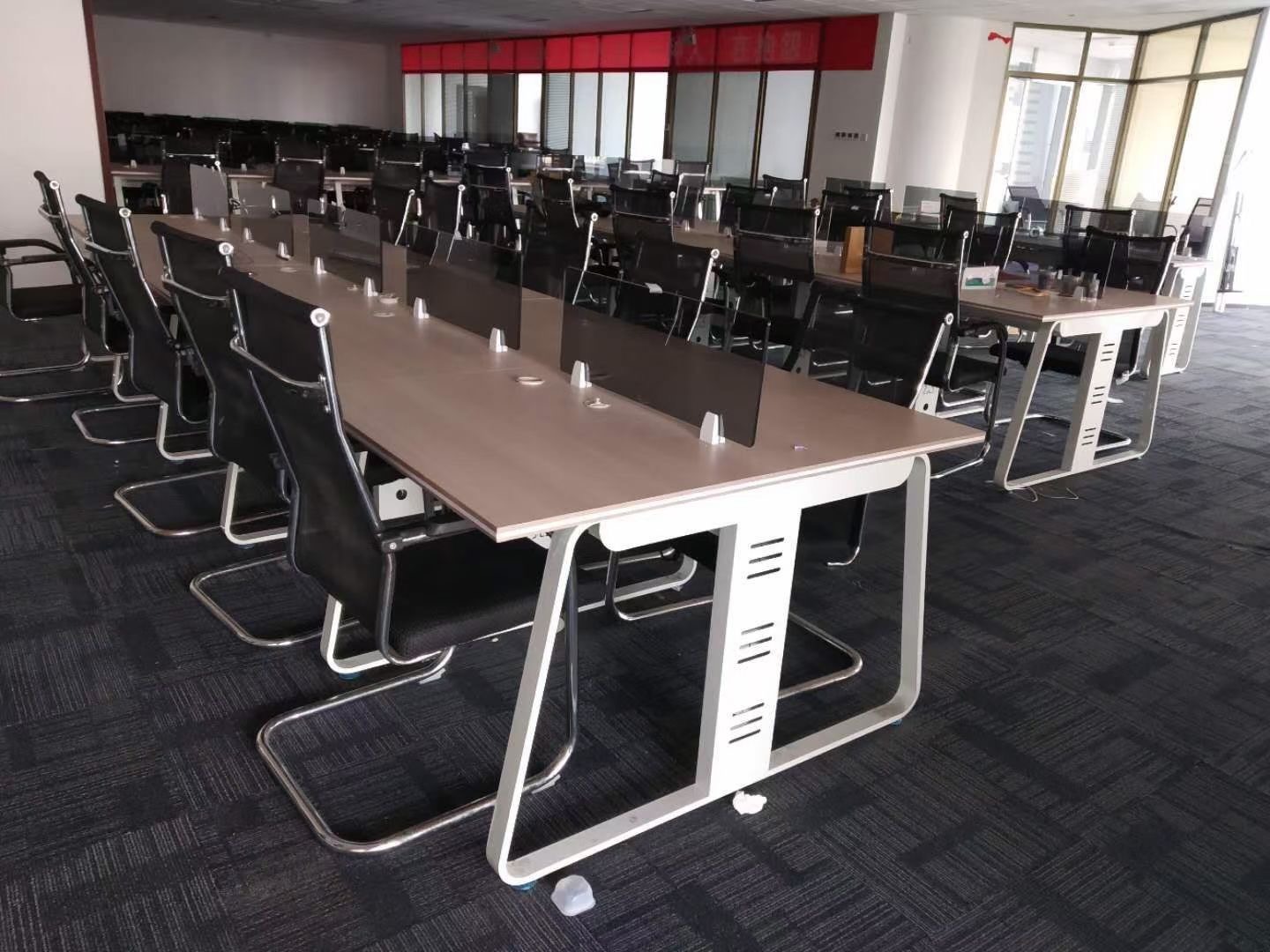 西安雁塔區(qū)高價上門收購辦公家具，辦公隔斷，班臺，班椅，書柜，文件柜